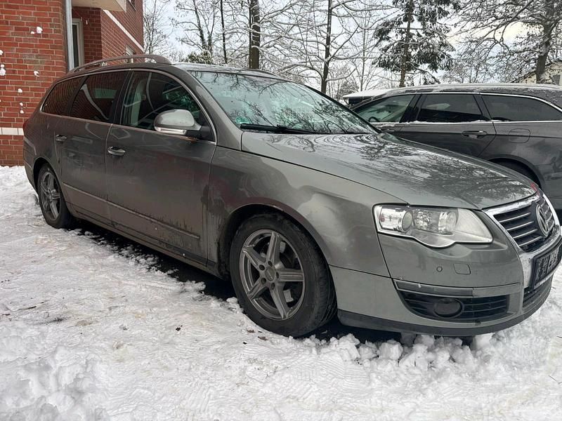 Grün Gebraucht 2006 VW Passat Limousine | 1.800 € (Superpreis) - Bild 1/4