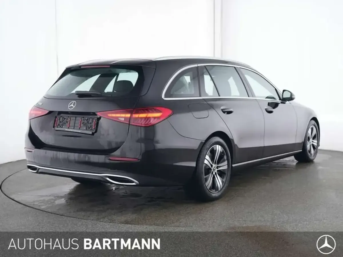 Gebraucht Mercedes C200 Avantgarde 204 PS (150 kW) 2025 Obsidianschwarz Kombi