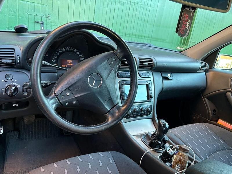 Gebraucht Mercedes C180 143 PS (105 kW) 2004 Blau Coupé
