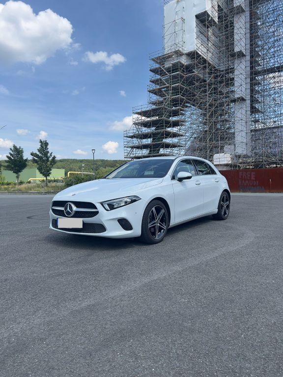 Weiß Gebraucht 2020 Mercedes A180 Progressive Limousine | 22.000 € (Fairer Preis) - Bild 1/4