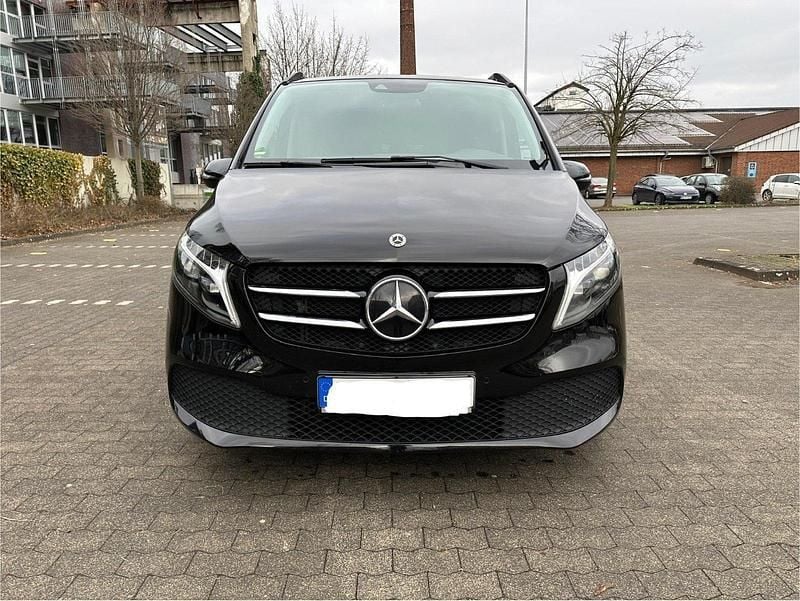 Schwarz Gebraucht 2023 Mercedes V250 Van / Kleinbus | 56.999 € (Etwas zu teuer) - Bild 1/4