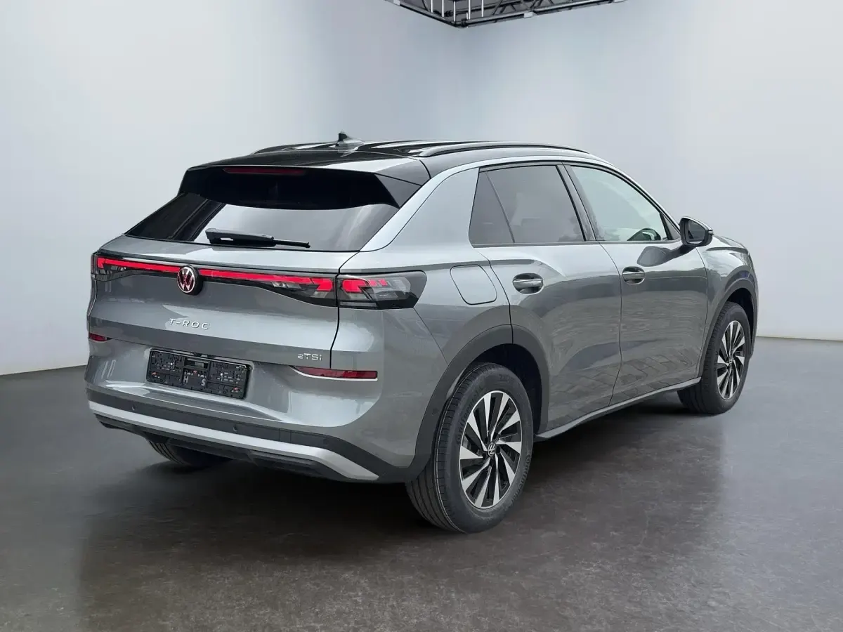 Neu VW T-Roc Pro 150 PS (110 kW) 2026 Wolf grey metallic SUV