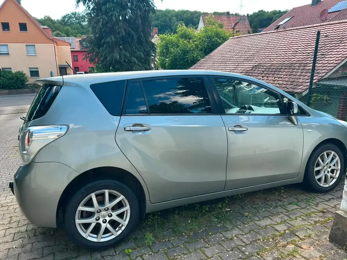 Gebraucht Toyota Verso 2012 Grau Van / Kleinbus