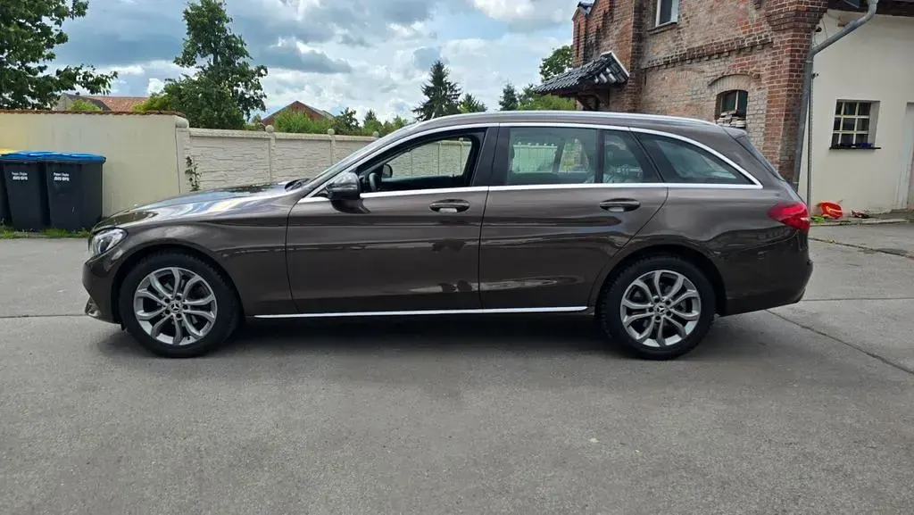 Gebraucht Mercedes C180 116 PS (85 kW) 2017 Braun Limousine