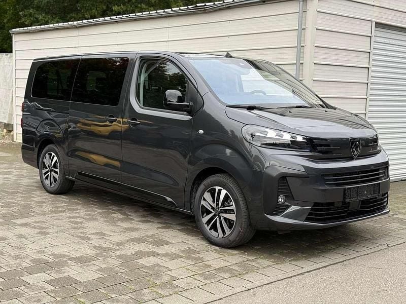 Titanium grau Neu 2025 Peugeot Traveller Premium Van | 44.440 € (Guter Preis) - Bild 1/4