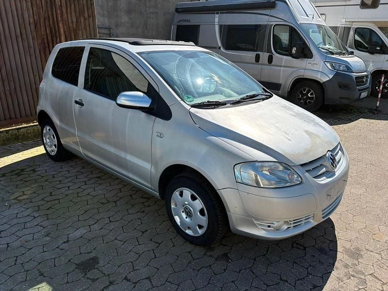 Usado VW Fox 54 HP (39 kW) 2006 Cinzento Citadino