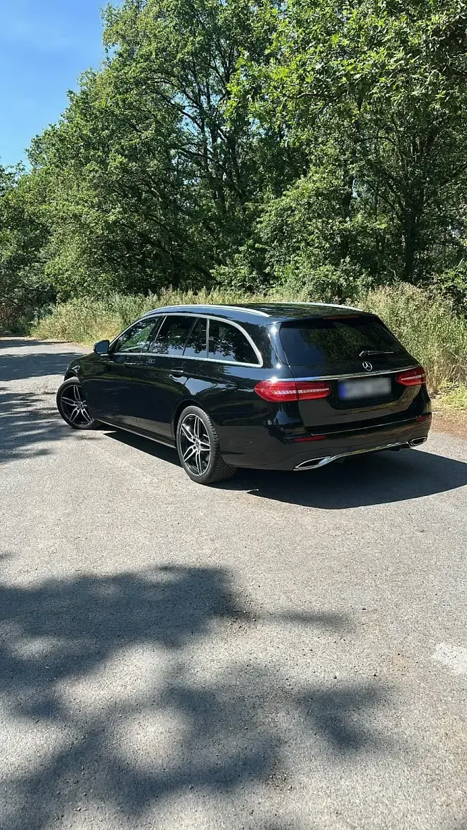 Gebraucht Mercedes E220 AMG line 194 PS (142 kW) 2018 Schwarz Kombi