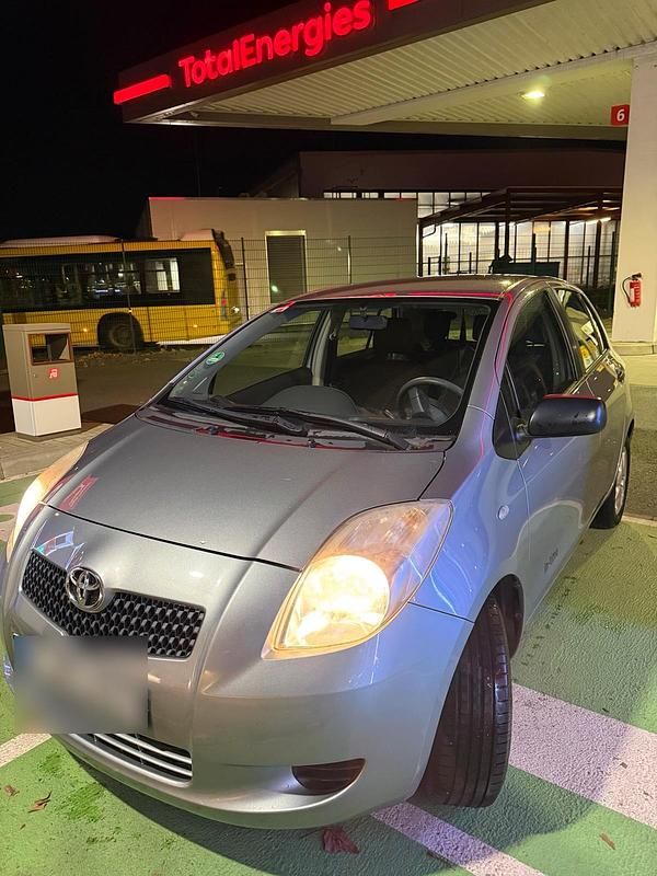 Gebraucht Toyota Yaris 69 PS (50 kW) 2008 Grau Kleinwagen