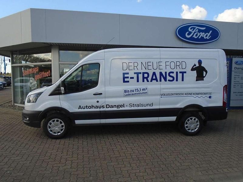 Gebraucht Ford E-Transit Trend 135 kW (184 PS) 2022 Frostweiß Van