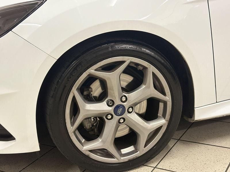 Gebraucht Ford Focus ST 250 PS (183 kW) 2016 Weiß Kombi