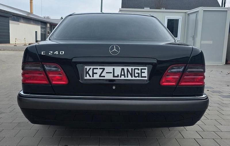 Gebraucht Mercedes E240 Elegance 170 PS (125 kW) 1999 Schwarz Limousine