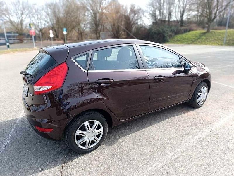 Gebraucht Ford Fiesta Titanium 82 PS (60 kW) 2011 Violett Kleinwagen