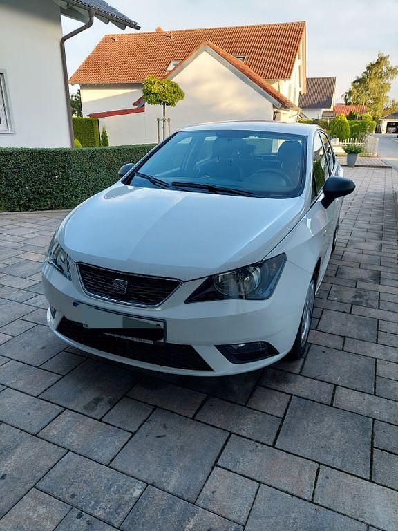 Weiß Gebraucht 2013 Seat Ibiza Style Limousine | 2.490 € (Superpreis) - Bild 1/4