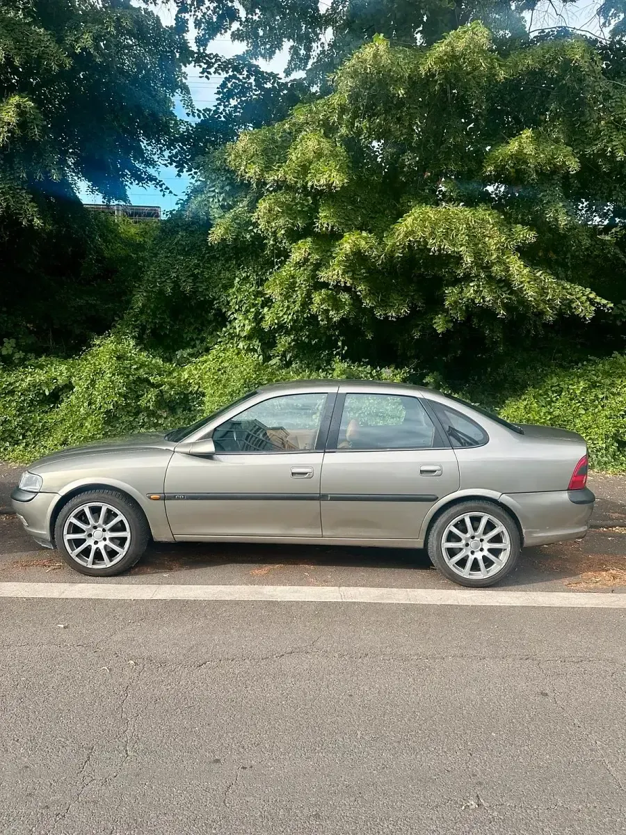 Gebraucht Opel Vectra 136 PS (100 kW) 1997 Limousine