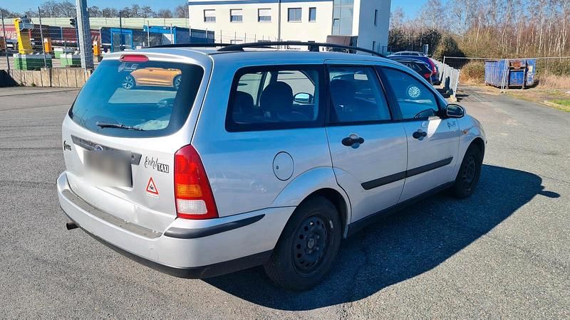 Second-hand Ford Focus 101 CP (74 kW) 2004 Argintiu Break
