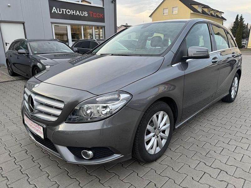 Gebraucht Mercedes B180 122 PS (89 kW) 2014 Grau Van / Kleinbus