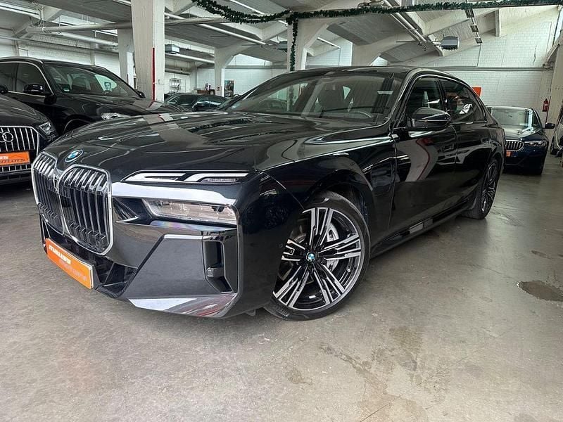 Schwarz Gebraucht 2023 BMW 750e M Sport Limousine | 98.880 € (Fairer Preis) - Bild 1/4