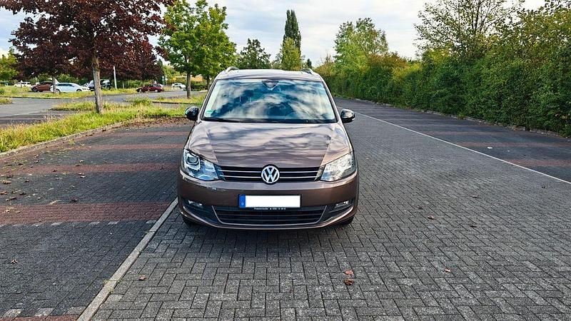 Braun Gebraucht 2011 VW Sharan Style Van / Kleinbus | 11.300 € (Fairer Preis) - Bild 1/4