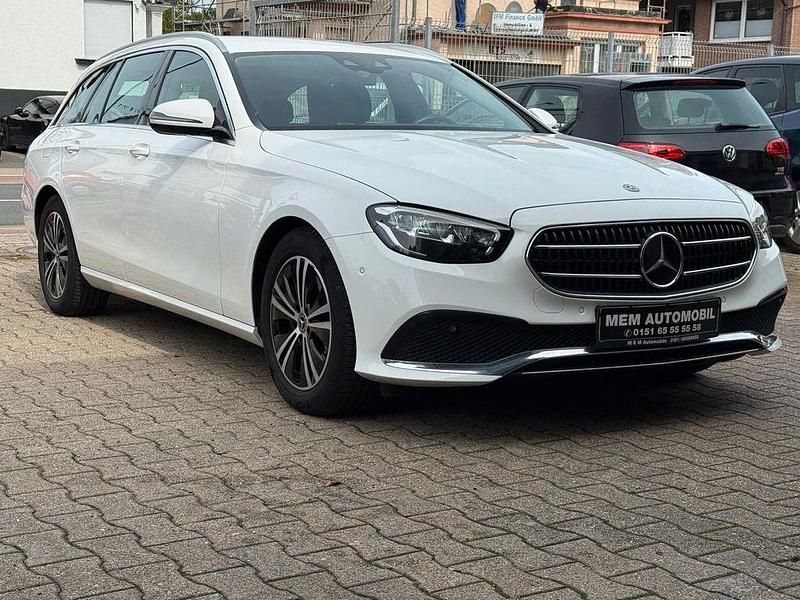 Weiß Gebraucht 2021 Mercedes E220 Kombi | 26.950 € (Superpreis) - Bild 1/4