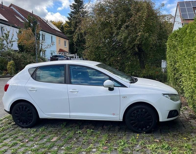 Weiß Gebraucht 2011 Seat Ibiza Copa Limousine | 5.200 € (Guter Preis) - Bild 1/4