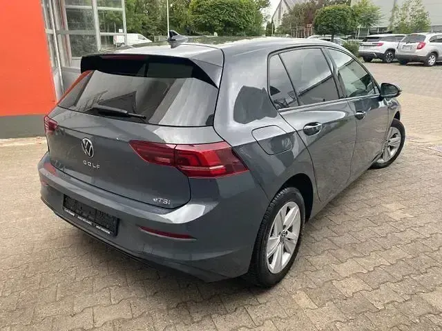 Gebraucht VW Golf VIII Life 150 PS (110 kW) 2025 Andere Limousine
