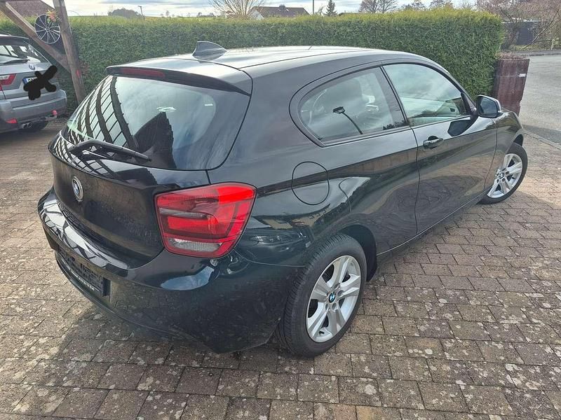 Gebraucht BMW 114 102 PS (75 kW) 2012 Schwarz Kleinwagen