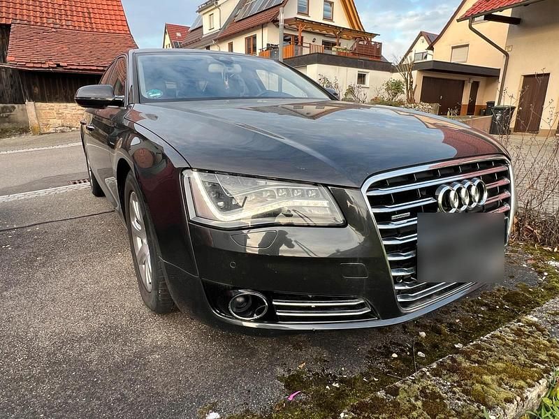 Grau Gebraucht 2013 Audi A8 Limousine | 20.850 € (Guter Preis) - Bild 1/4