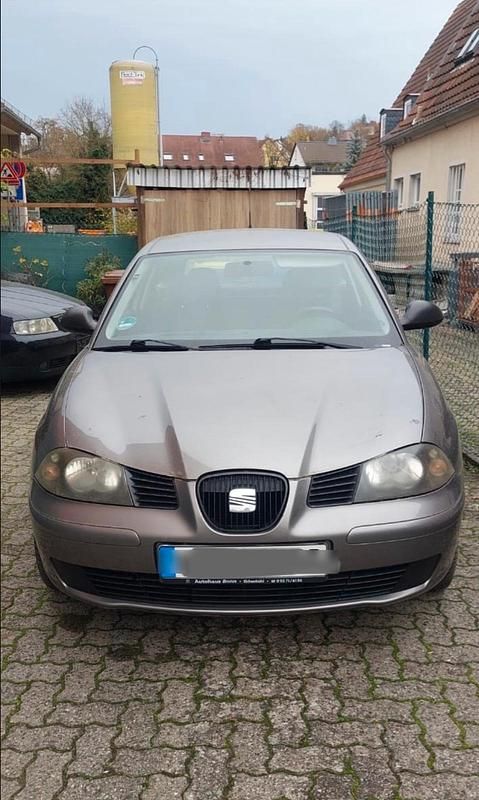 Grau Gebraucht 2004 Seat Ibiza Kleinwagen | 800 € (Fairer Preis) - Bild 1/4
