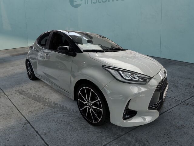Grau Gebraucht 2024 Toyota Yaris Hybrid Sport Kleinwagen | 28.490 € (Etwas zu teuer) - Bild 1/2