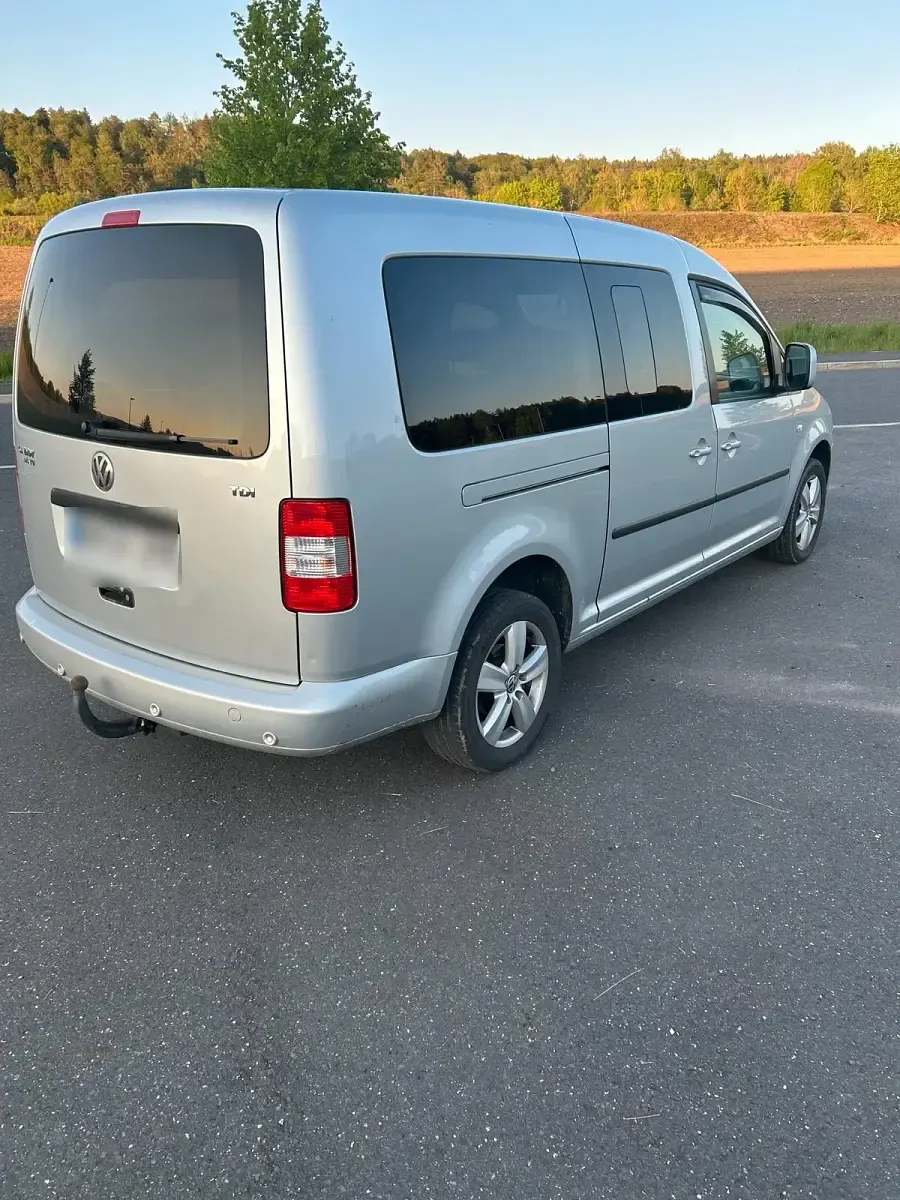 Gebraucht VW Caddy Maxi 105 PS (77 kW) 2009 Silber Van / Kleinbus