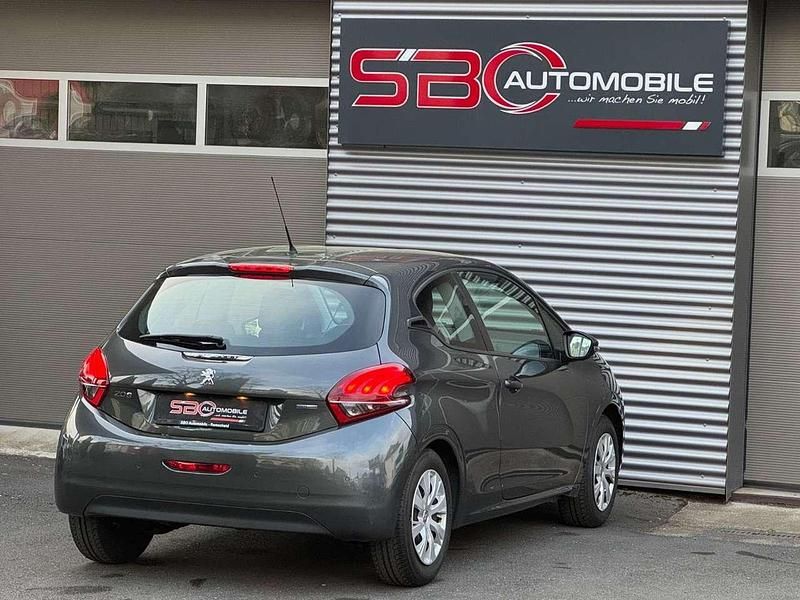 Gebraucht Peugeot 208 Active 68 PS (50 kW) 2017 Grau Kleinwagen