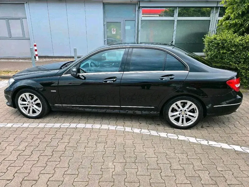 Używany Mercedes C250 204 KM (150 kW) 2011 Czarny Sedan/Limuzyna