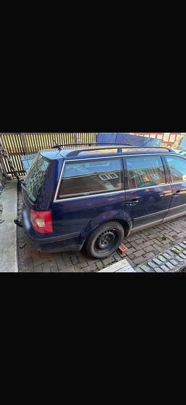 Usata VW Passat 131 CV (96 kW) 2003 Blu Station wagon