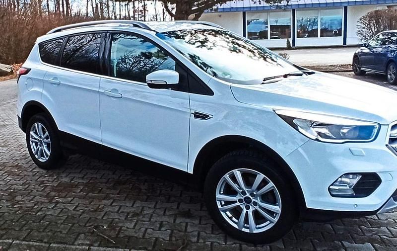 Gebraucht Ford Kuga Trend 150 PS (110 kW) 2019 Weiß SUV