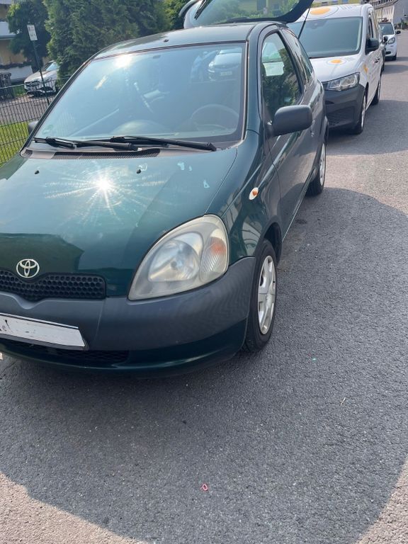 Grün Gebraucht 2003 Toyota Yaris Kleinwagen | 540 € (Fairer Preis) - Bild 1/4