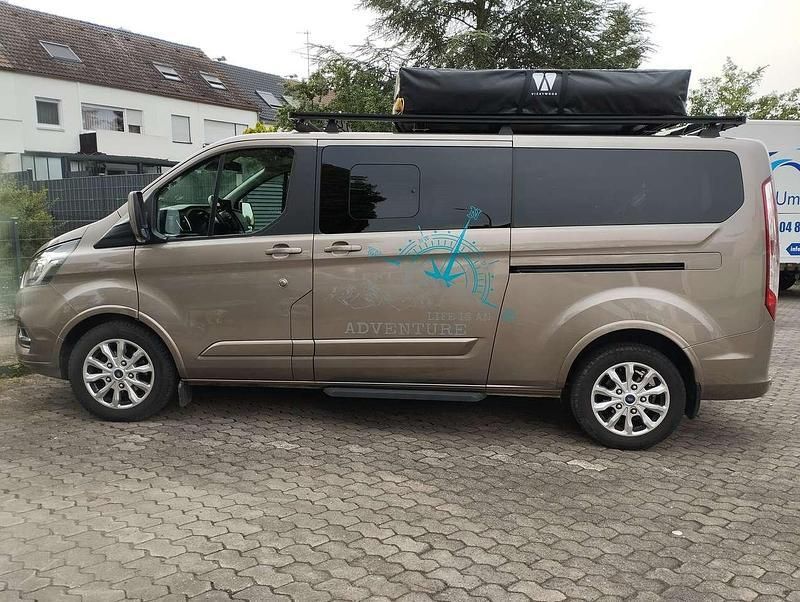 Silber Gebraucht 2019 Ford Tourneo Custom Titanium Van / Kleinbus | 30.000 € (Teuer) - Bild 1/4