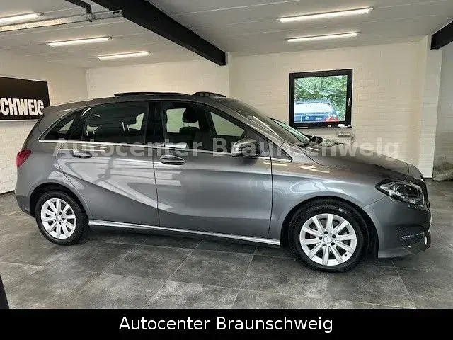 Gebraucht Mercedes B180 109 PS (80 kW) 2015 Grau Kleinwagen