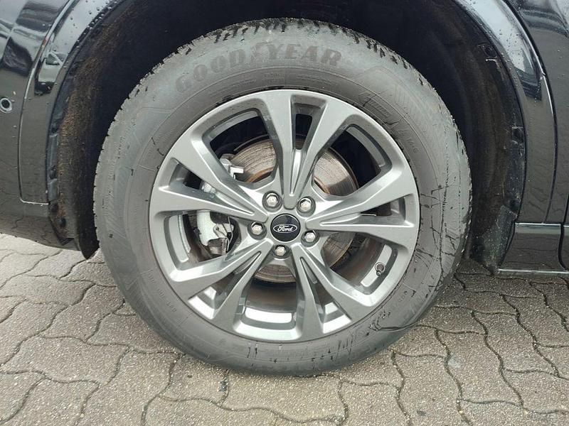 Usado Ford Kuga ST-Line X 152 HP (111 kW) 2024 Preto SUV