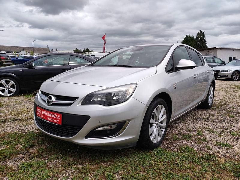 Gebraucht Opel Astra 140 PS (102 kW) 2013 Silber Limousine