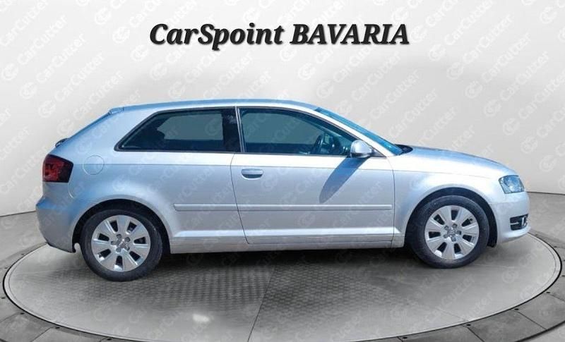 Silber Gebraucht 2011 Audi A3 Attraction Limousine | 4.999 € (Guter Preis) - Bild 1/4