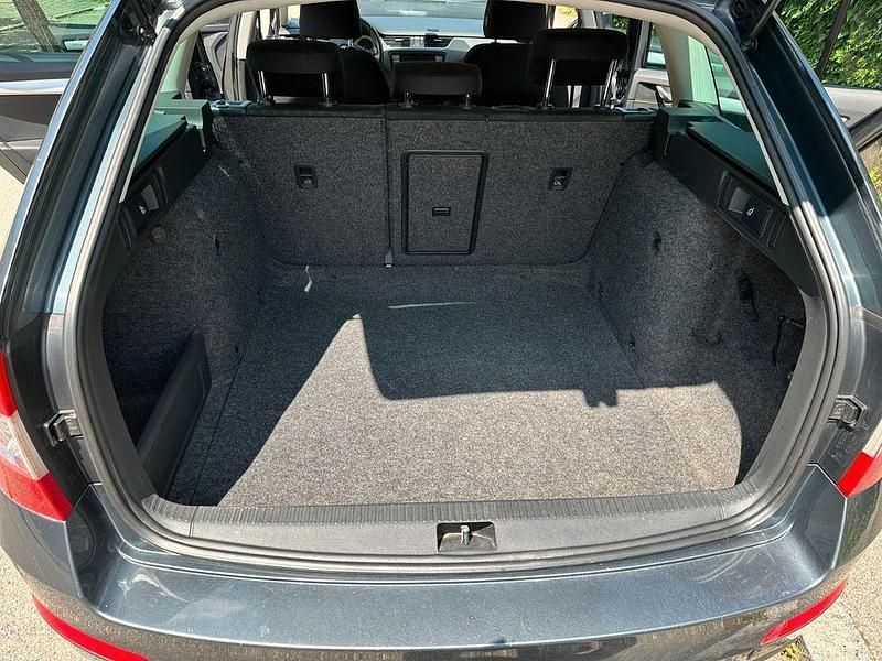 Grau Gebraucht 2016 Skoda Octavia Kombi | 11.500 € (Guter Preis) - Bild 1/4