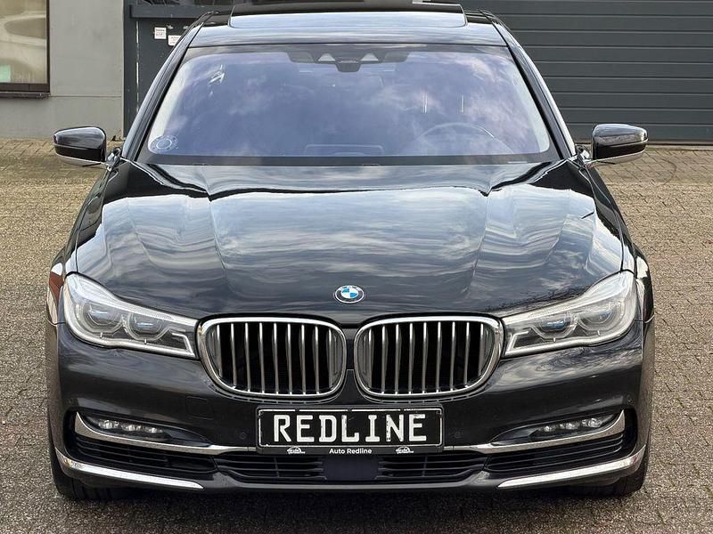 Gebraucht BMW 750 Performance 449 PS (330 kW) 2016 Saphirschwarz Limousine