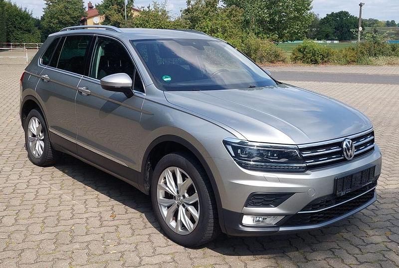 Silber Gebraucht 2016 VW Tiguan SUV | 19.600 € (Fairer Preis) - Bild 1/4
