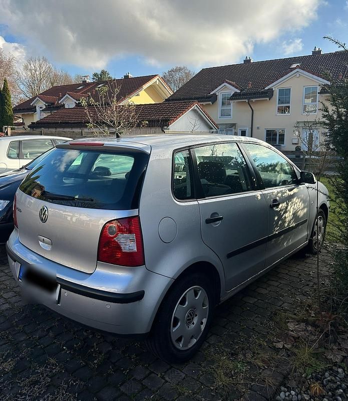 Silber Gebraucht 2004 VW Polo Limousine | 250 € (Superpreis) - Bild 1/4
