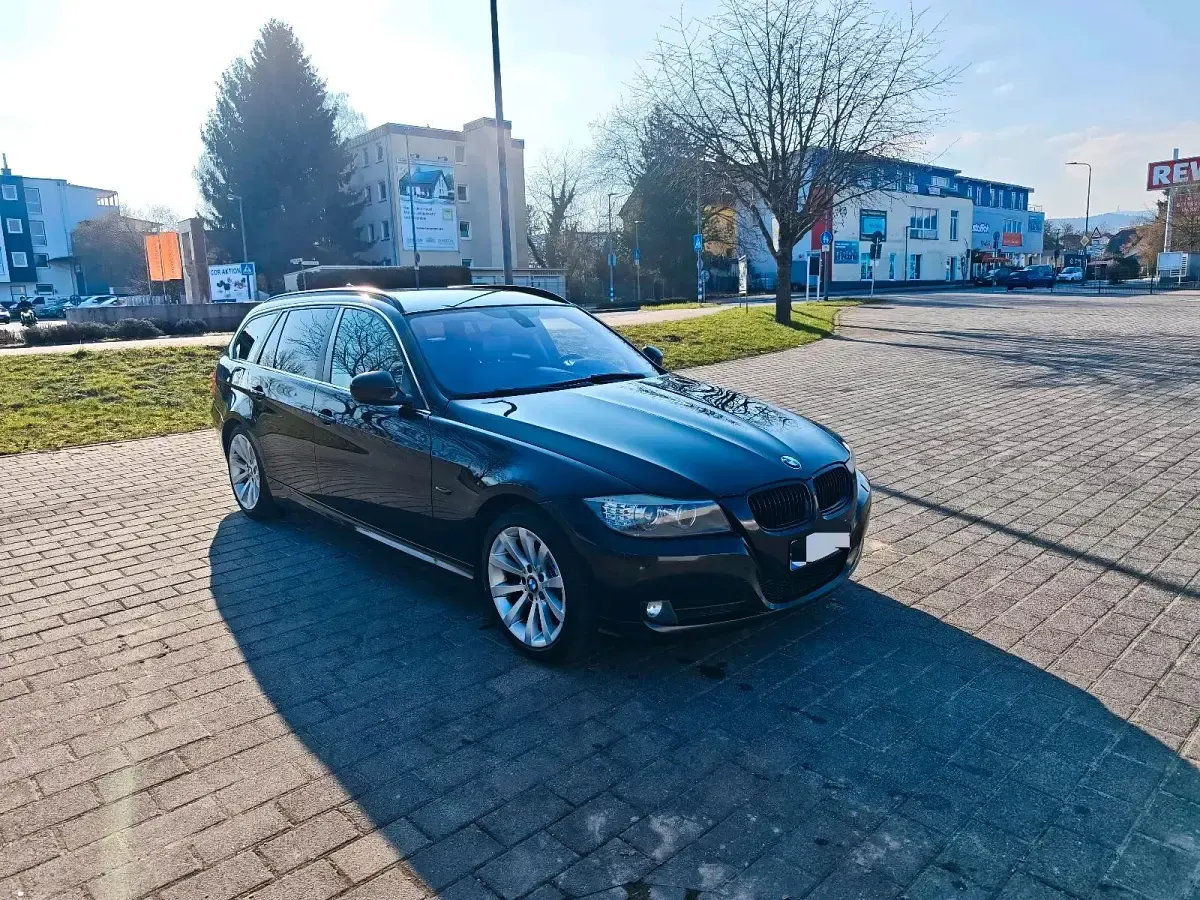Gebraucht BMW 325 204 PS (150 kW) 2011 Schwarz Kombi