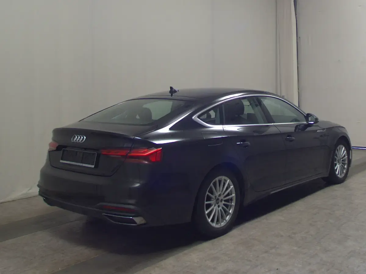 Gebraucht Audi A5 Sportback Basis 163 PS (119 kW) 2021 Schwarz Kleinwagen