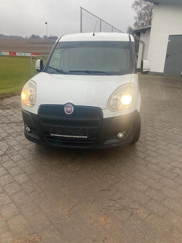 Gebraucht Fiat Doblò 100 PS (73 kW) 2014 Weiß Van / Kleinbus