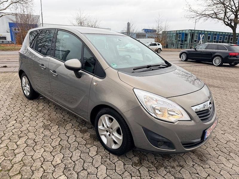 Gebraucht Opel Meriva Design Edition 101 PS (74 kW) 2010 Braun Van / Kleinbus