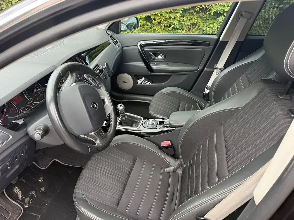Gebraucht Renault Laguna GrandTour Bose Edition 131 PS (96 kW) 2014 Schwarz Kombi