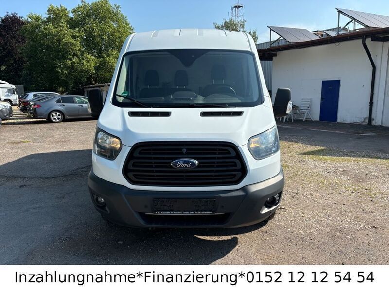 Second-hand Ford Transit 131 CP (96 kW) 2018 Alb Monovolum